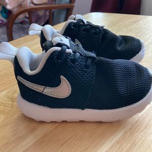 Nike Roshe Run baby sneakers